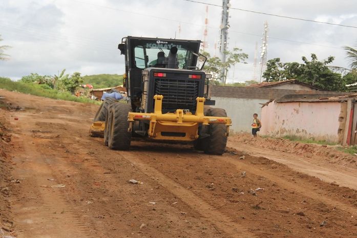 Prefeitura de Arapiraca recupera estradas vicinais e beneficia comunidades rurais
