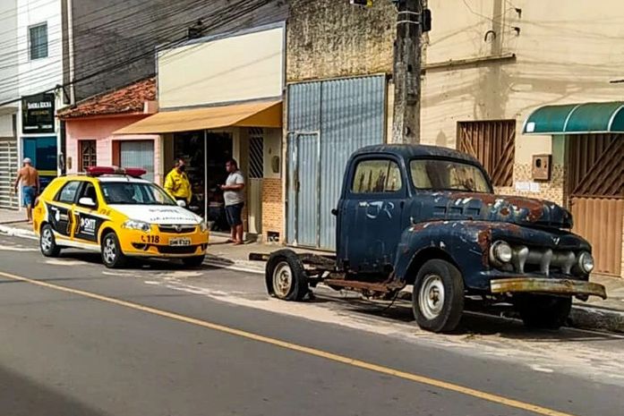 Sucata Zero: SMTT segue recolhendo veículos abandonados que prejudicam vias e saúde pública