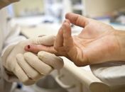 Remédio que previne contaminação pelo vírus HIV será oferecido pelo SUS este mês