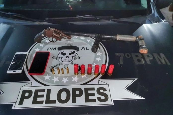 PM prende dois homens acusados de homicídio e apreende armas de fogo em Santana do Ipanema