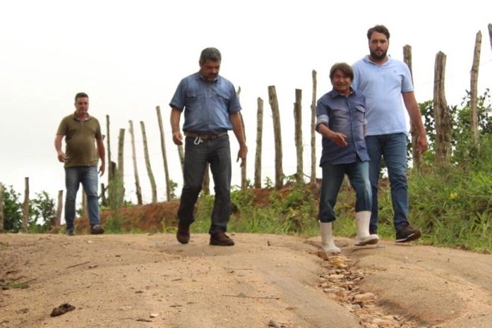 Prefeitura de Santana do Mundaú realiza rebaixamento na ladeira de acesso ao Sítio das Amoras