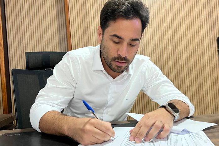 Prefeito de Santana do Mundaú anuncia reajuste salarial de 10% para professores