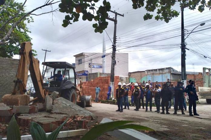 Ação de ordenamento faz a demolição de 12 construções irregulares em Maceió