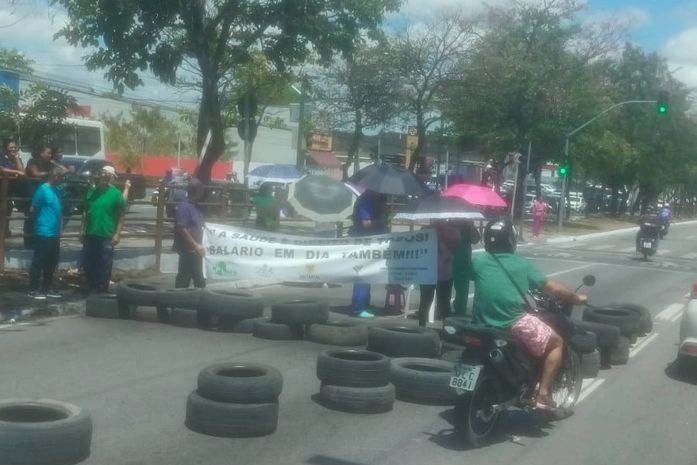 Hospital Veredas: trabalhadores bloqueiam Fernandes Lima em ato contra descaso e salários atrasados 