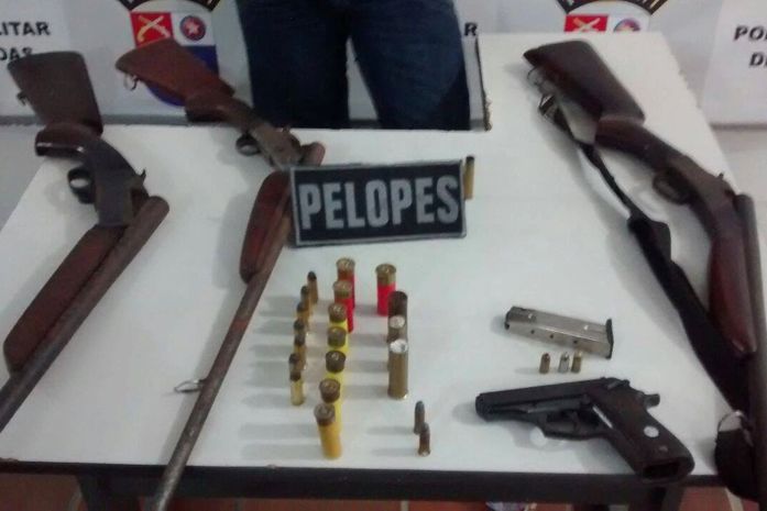 Homem é preso e quatro armas de fogo são apreendidas