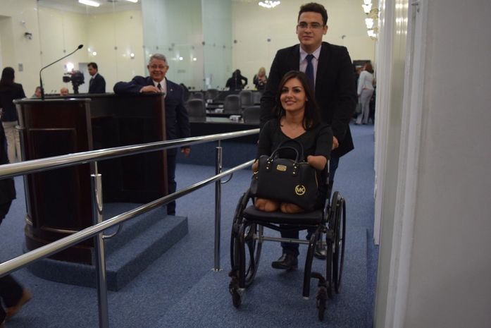 Deputada Thaise Guedes aprova mudanças realizadas no plenário da ALE