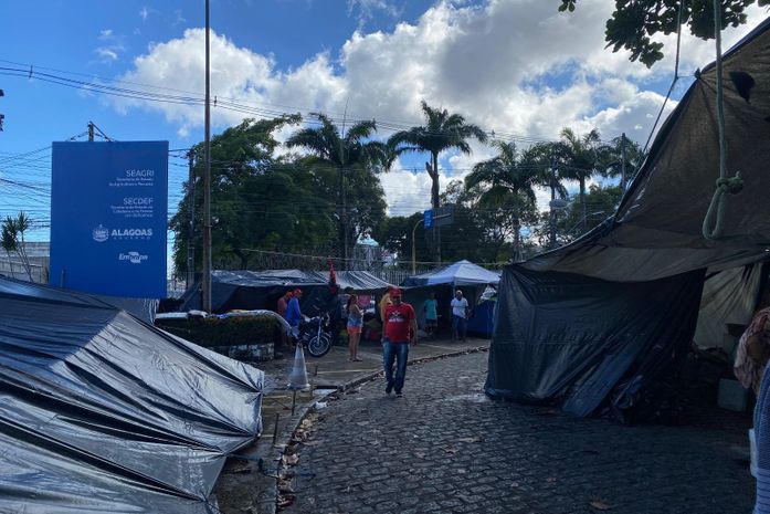 Mais de mil camponeses ocupam Secretaria de Agricultura e cobram destinação de terras em AL
