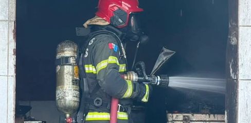 Incêndio de grandes proporções destrói pavimentos de estabelecimento comercial e deixa funcionária ferida, em Arapiraca; veja vídeos