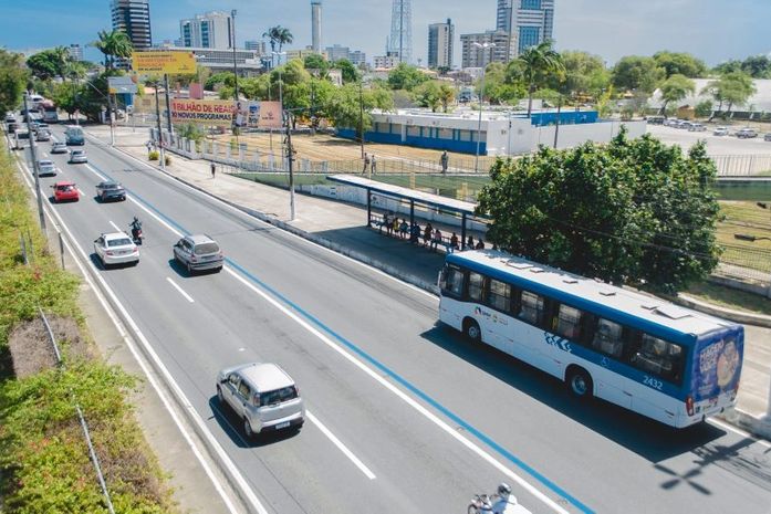 Trecho da faixa preferencial para ônibus será interditado para caminhada de fiéis na Praça do Centenário