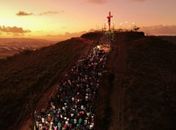 Sexta-feira da Paixão: Fiéis mantêm tradicional subida ao Alto do Cruzeiro em Murici 