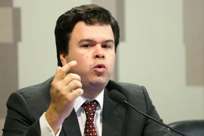 "Nosso foco é a Eletrobras", diz o ministro de Minas e Energia, Fernando Coelho