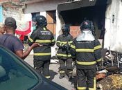 Incêndio atinge barraco no bairro de Fernão Velho, em Maceió, e é controlado por moradores