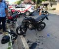 Três pessoas ficam gravemente feridas em colisão entre motocicletas no Distrito Industrial