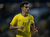 Philippe Coutinho doa 20 toneladas de alimentos para comunidades do RJ