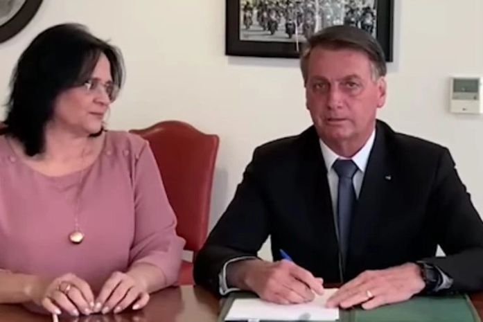 Eleições: Bolsonaro estuda ter ministra Damares como vice em 2022