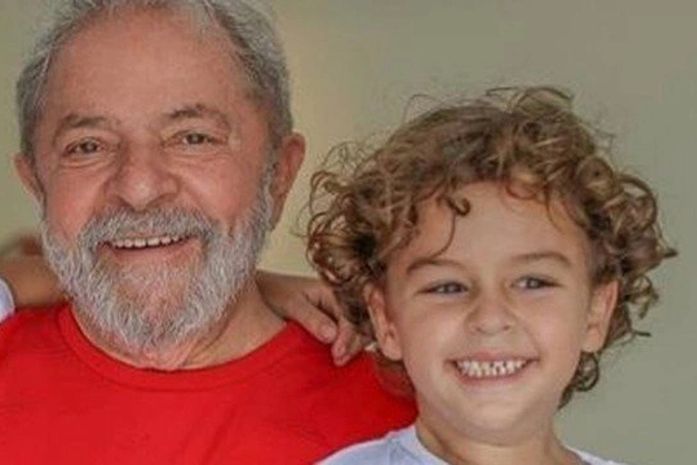 Lula e o neto, Arthur, de 7 anos, que morreu nesta sexta-feira vítima de meningite