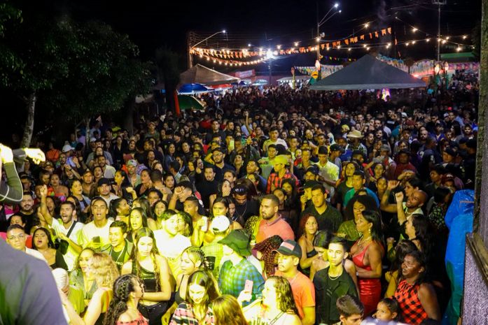 Raquel dos Teclados e Maria Clara encerram São João do Povo em Bonifácio