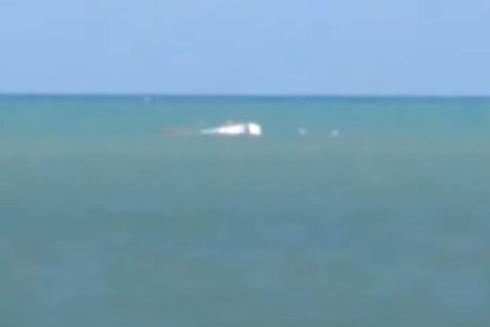 Marinha vai abrir inquérito para apurar naufrágio de catamarã na Barra de Santo Antônio