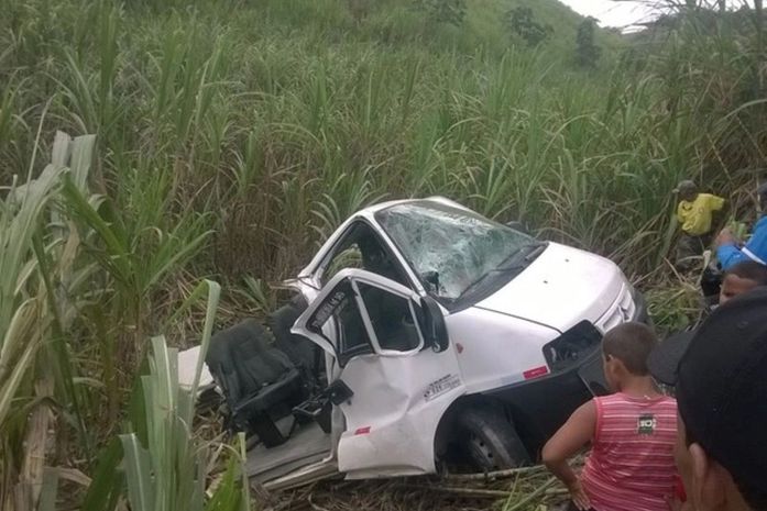 Acidente foi registrado na manhã deste sábado (25)