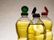 Óleo de cozinha: saiba como realizar descarte correto; cooperativas produzem sabão com material