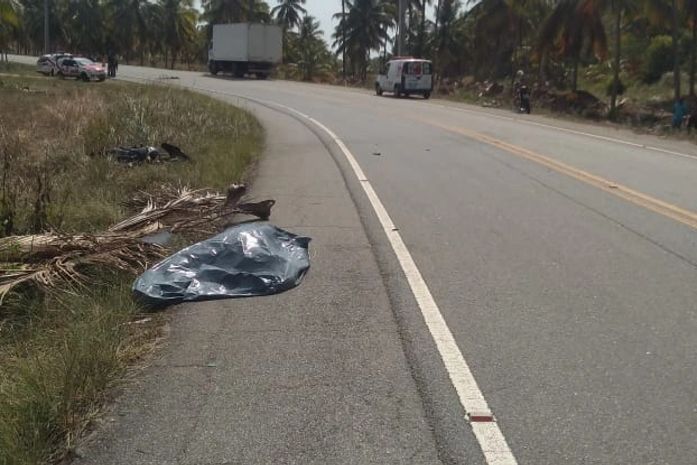 Homem morreu em colisão entre moto e caminhão em Feliz Deserto.
