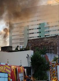 Incêndio em residência mobiliza Corpo de Bombeiros e assusta moradores em Mangabeiras; veja vídeos