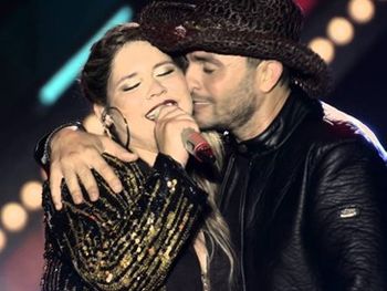 Marília Mendonça e Mano Walter durante a gravação da música "O que houve?", do cantor alagoano.