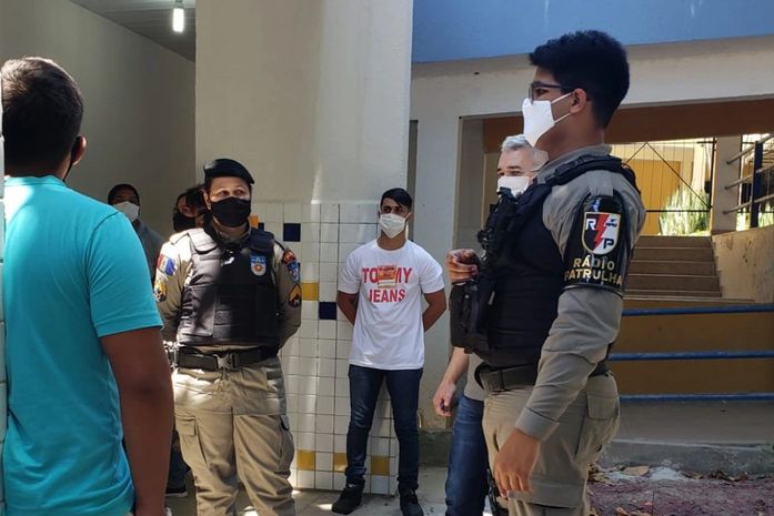Jovem é detido após tirar foto de urna eletrônica ao votar em Arapiraca