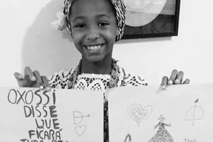 Lara, 8 anos, filha de Oxóssi tem um recado pra você. Okê arô!