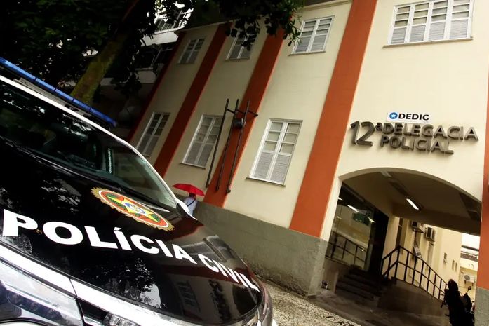 Indiciado por estupro coletivo no Rio se apresenta à polícia e é preso