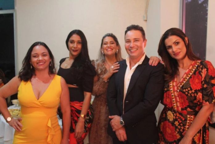 Dr. Emerson Albuquerque junto ao Staff da Farmaderm