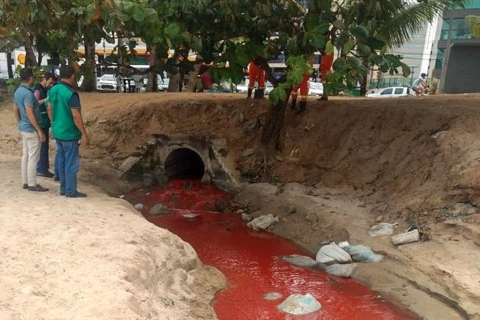 Prefeitura multa Casal por lançamento irregular de esgoto na Ponta Verde