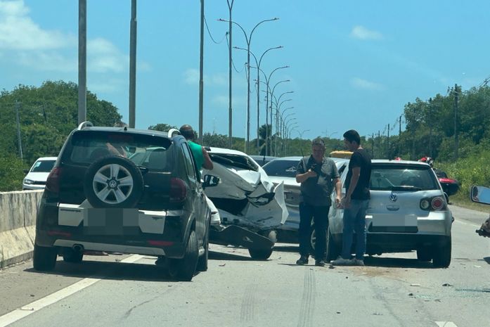 Engavetamento com quatro veículos é registrado na AL-101 Sul, em Marechal Deodoro