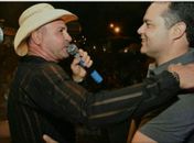 Geraldo recebe governador Renan, que não se intimidou de cantar seu sucesso