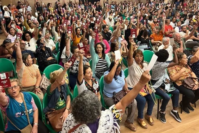 Professores da rede estadual suspendem greve; TJ vai mediar negociação entre profissionais e governo