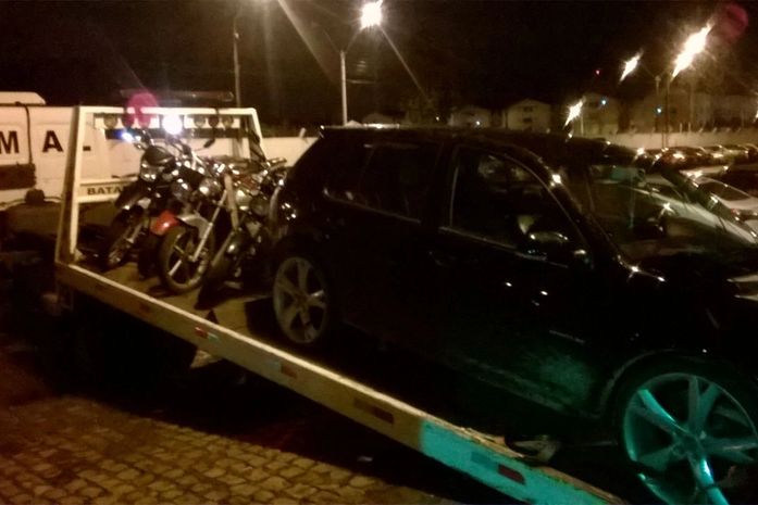 Veículos foram recolhidos