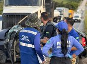 Condutor de carro de passeio morre após perder controle de veículo e colidir com carreta na BR-101, em Pilar