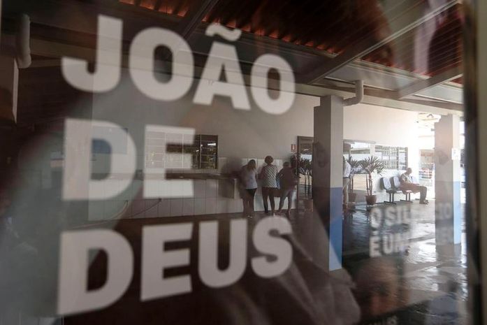 Dependência econômica e fé se misturam em Abadiânia, em Goiás
