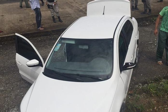 Carro foi recuperado após perseguição policial