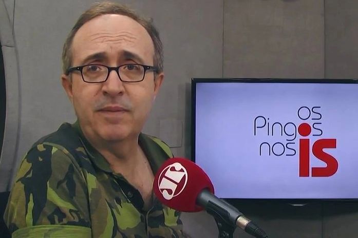 Reinaldo Azevedo fala sobre armas e só há duas opções: ou é ignorante ou é mentiroso!