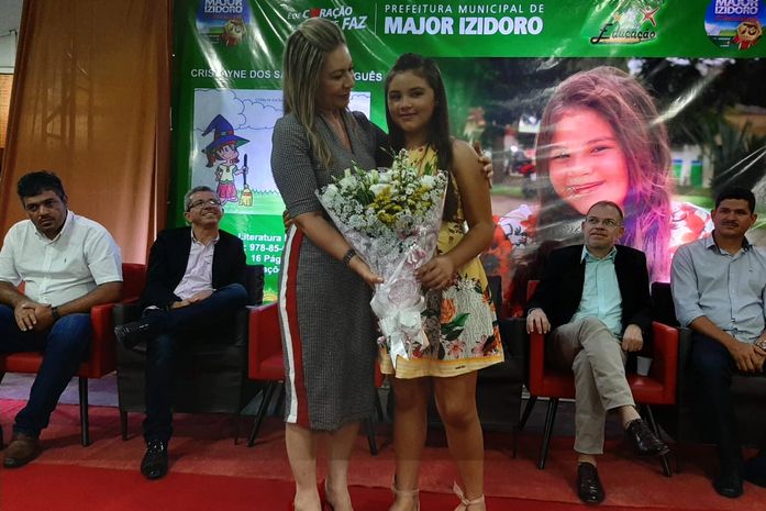 Prefeita Santana Mariano presta toda uma homenagem para a mais ilustre figura literária hoje de Major Izidoro