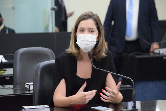 Deputada Cibele Moura chama de “farra das carteirinhas” uso político por instituições que emitem documento
