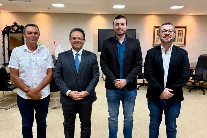Prefeito de Anadia se reúne com
governador em exercício