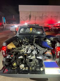 Imóvel usado como desmanche de motos é descoberto no Clima Bom com peças roubadas, droga e balança de precisão