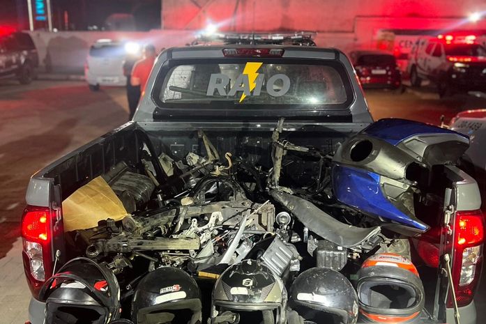 Imóvel usado como desmanche de motos é descoberto no Clima Bom com peças roubadas, droga e balança de precisão