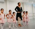 Academia de dança apresenta “Lumiére”: espetáculo que une dança, magia e uma reflexão sobre os vínculos familiares