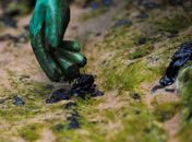 Vazamento de óleo pode ter partido de navio irregular, diz Marinha