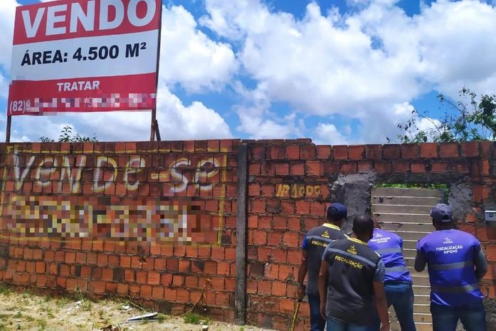 Empresa é multada por publicidade irregular em área da Prefeitura de Maceió