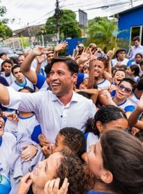 Prefeito Rodrigo Cunha entrega Escola Maceió Leitura com estrutura para 850 alunos