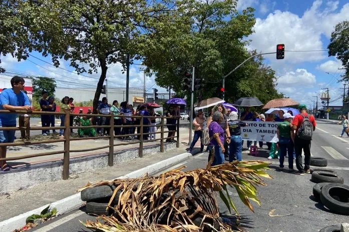 Trabalhadores do Veredas voltam a fechar a Fernandes Lima na 2ª semana de greve em Maceió